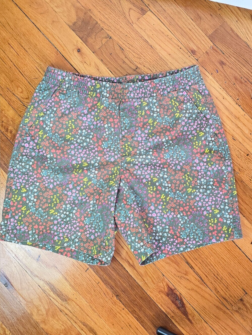 Land's End Olive Green Floral Mid Rise Gorpcore Twill 7" Shorts 8